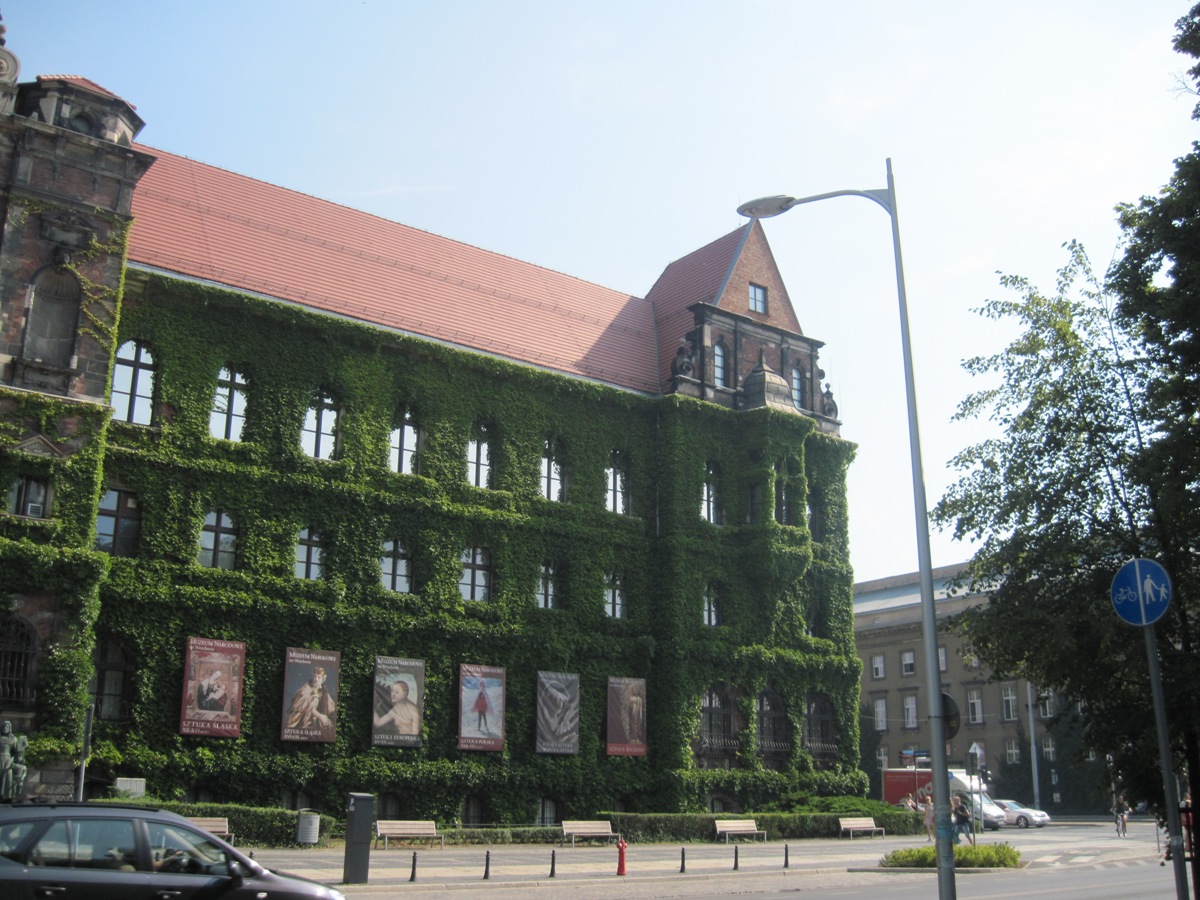 13-Breslavia-Facciata del museo ricoperta di verde